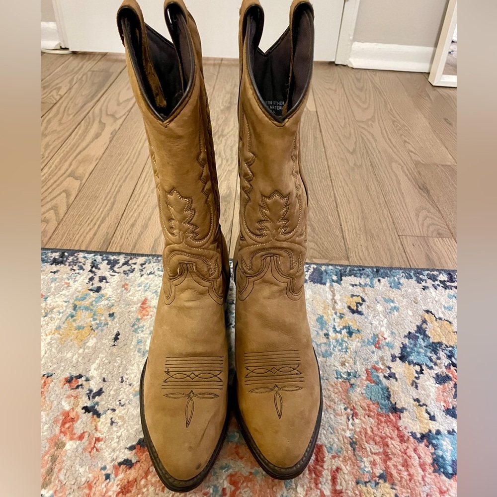 Western boots size 6 1/2 (but fits size 7 comfortably)
